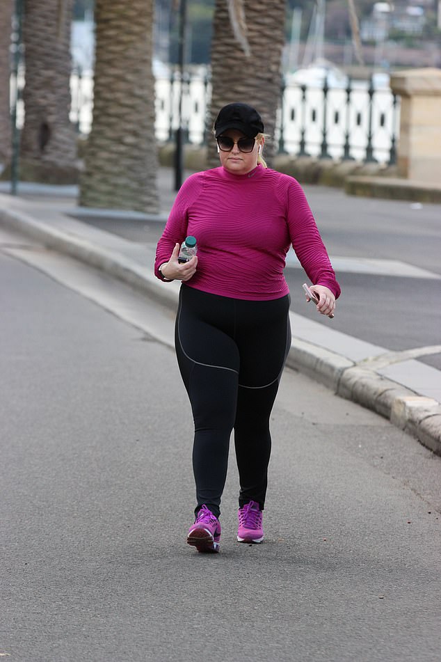 Put your back into it! The Hustle actress donned a long-sleeve exercise top in dark pink which she paired with black Nike exercise pants